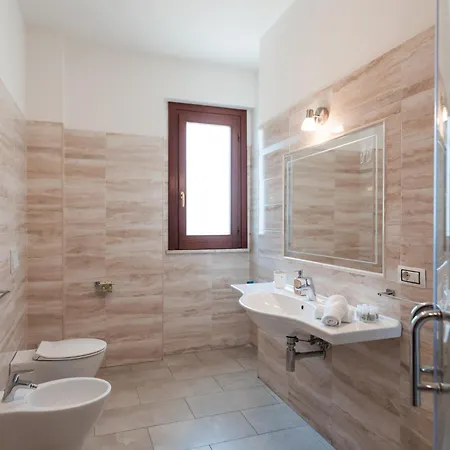 בית הארחה La Rocca Di Pa 3*