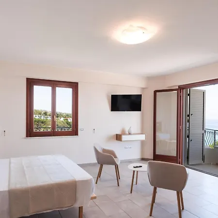 בית הארחה La Rocca Di Pa 3*